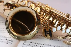 saxofón transpositor pentagrama