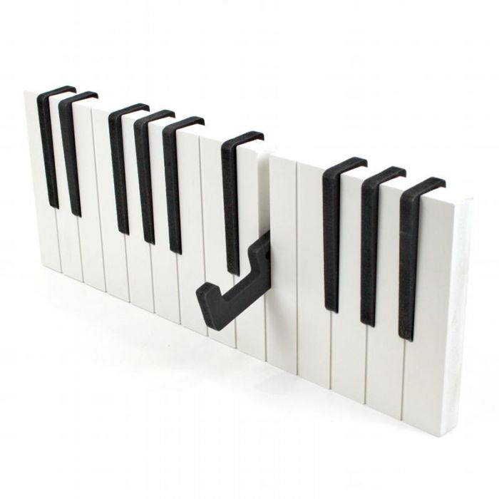 Colgador de pared con forma de piano