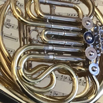 trompa instrumento musical