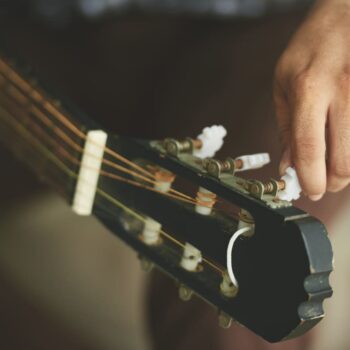 partes de una guitarra y sus funciones