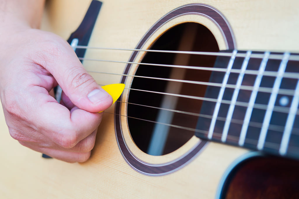 guitarra y sus accesorios