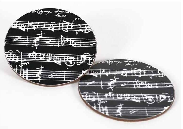 posavasos negros diseño partitura