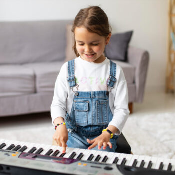 Cómo motivar a un niño a aprender música