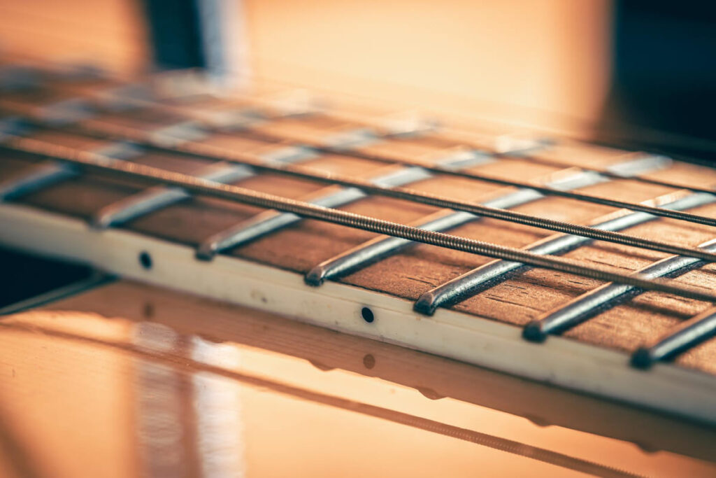diferencia mástil guitarra acústica y clásica